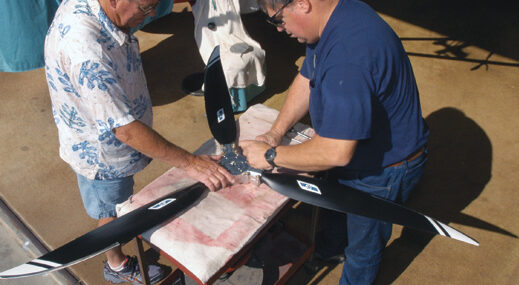 Inspecting aircraft propeller
