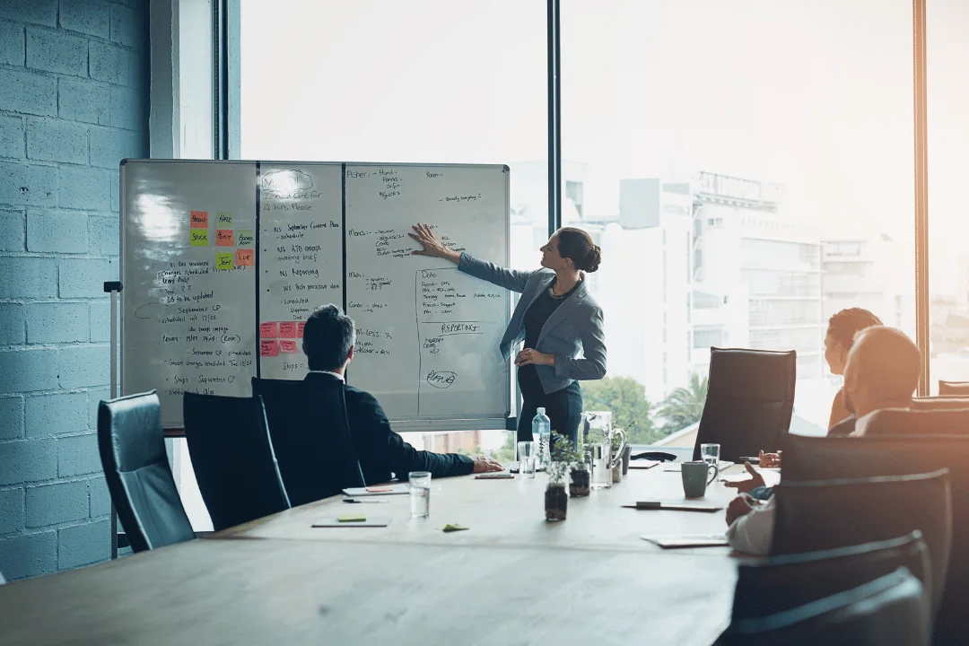 Party logistics from 1 to 5 team members discussing reports in a meeting