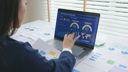 lady looking at retail forecasting