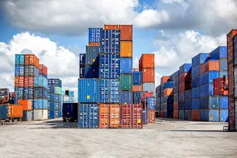 border crossing RESIZ stacked shipping container at port